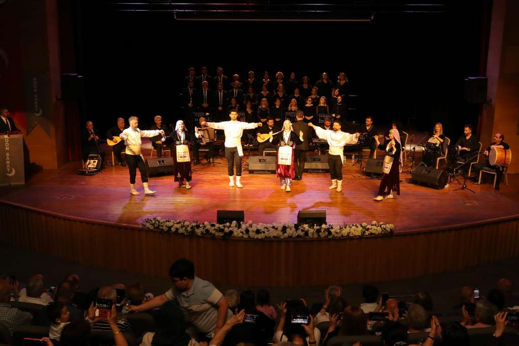 ATA Sahne’de Türkü Rüzgarı