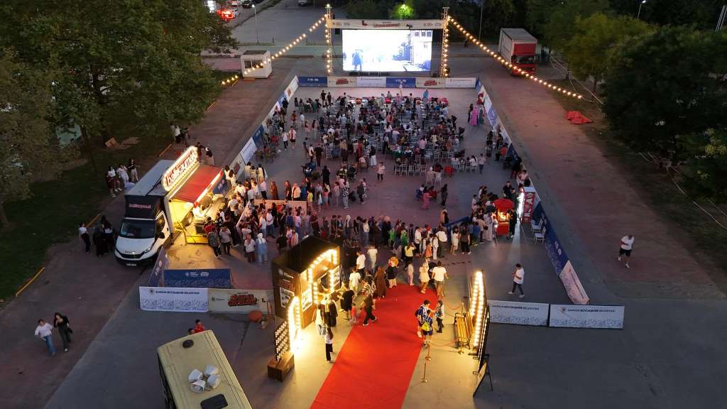 Büyükşehir’in Açık Hava Sinema Geceleri İle Samsun’un Yaz Akşamları Renkleniyor